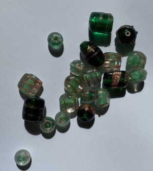 Glasperlen Fancy mix grün-gold